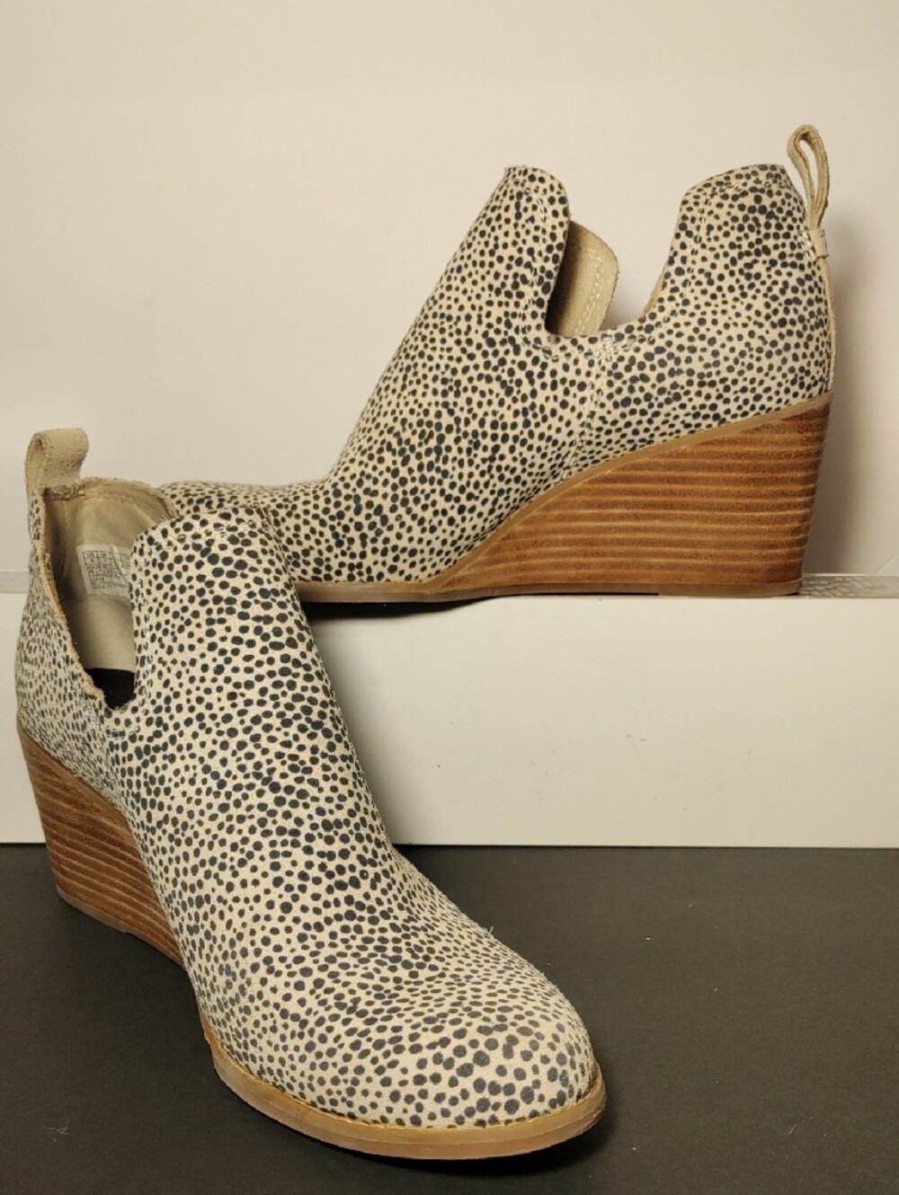 TOMS Kallie Macadamia Mini Cheetah Suede Wedge Booties Women’s Size 9